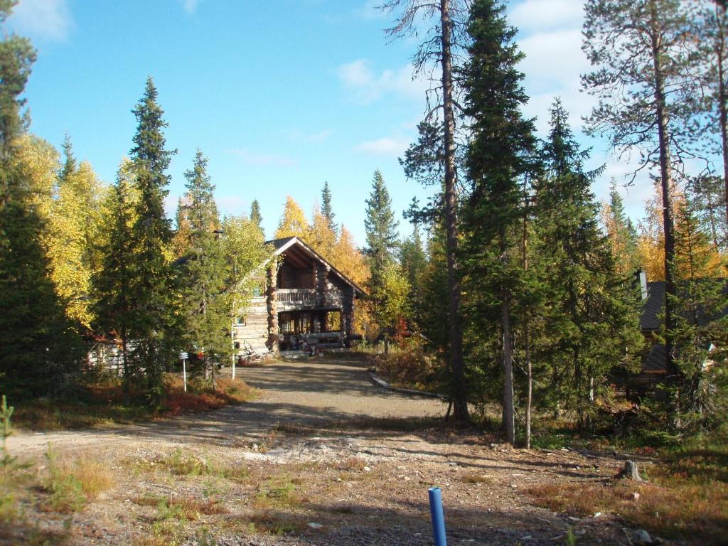 Yllaeshilla Cottage Akaslompolo Bilik gambar